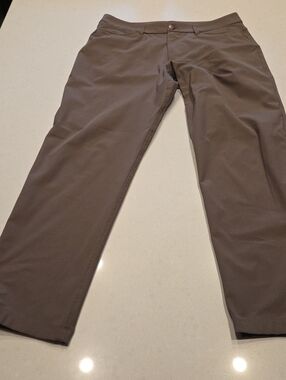 lululemon athletica Men's Chinos in Tan